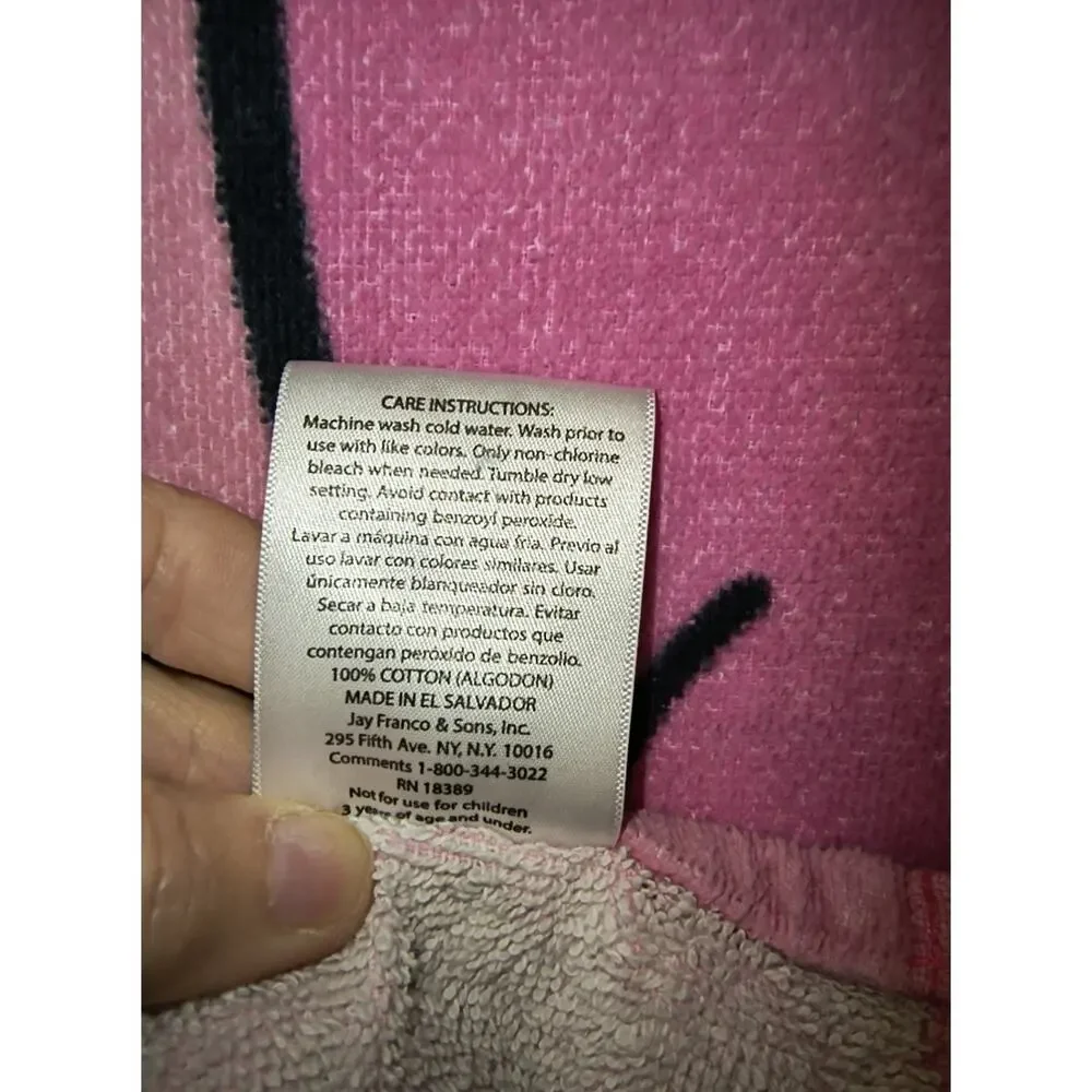 1543.  Pink Minnie Mouse Bath Towel Disney